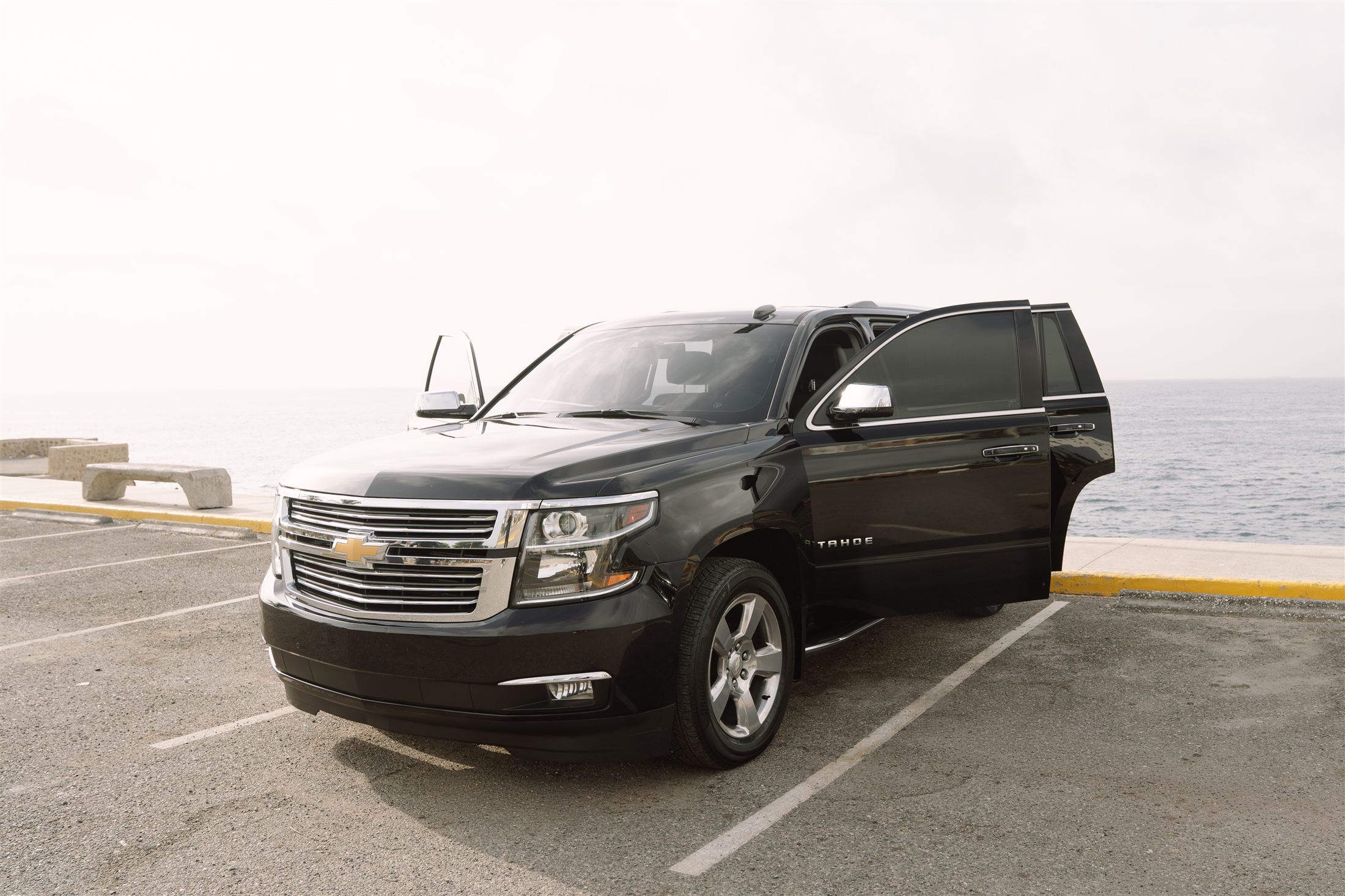 JMR executive SUV prepared beside the Caribbean coast